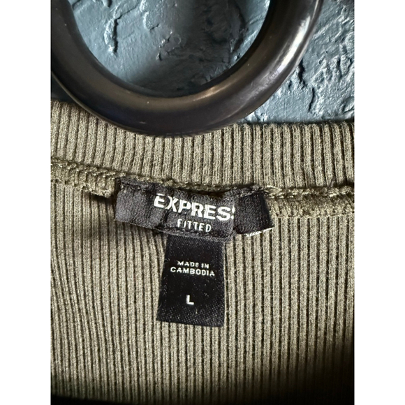 EXPRESS Fitted Ribbed Green Tee - Picture 2 of 4